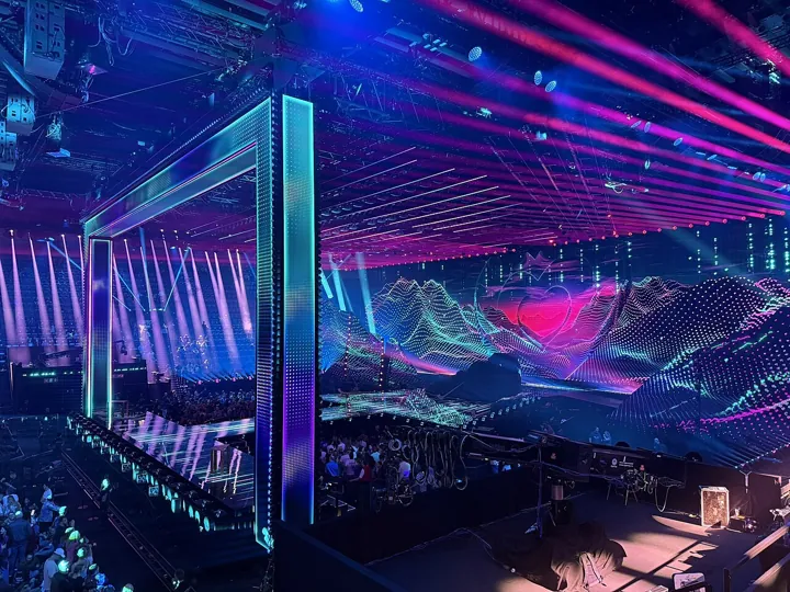 Photo d’origine : La scène du concours Eurovision