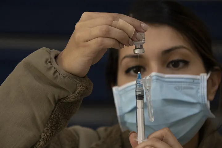 Photo d’origine : Une préparation de vaccin