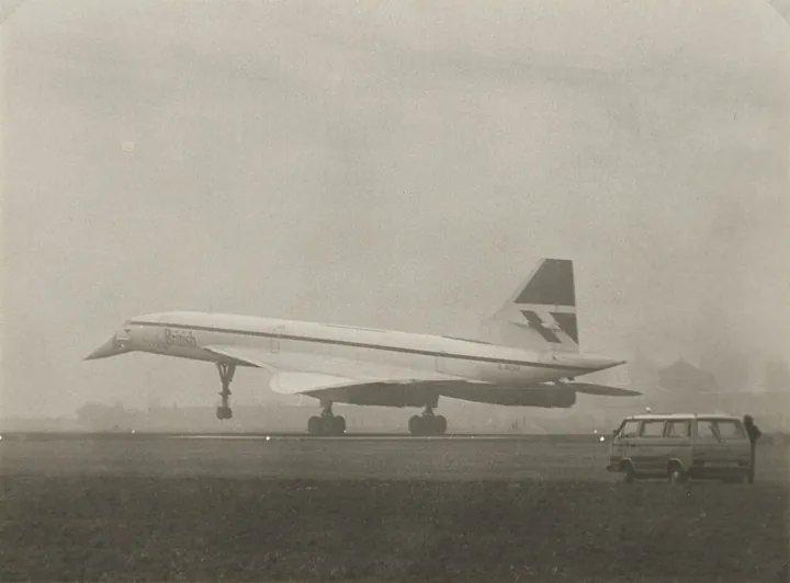 Photo d’origine : Le Concorde à l'atterrissage (photographie ancienne)
