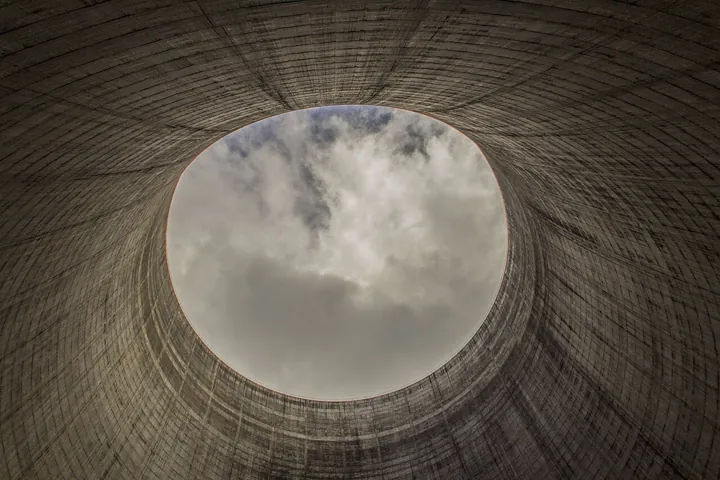 Photo d’origine : L'intérieur d'une tour de refroidissement de centrale nucléaire