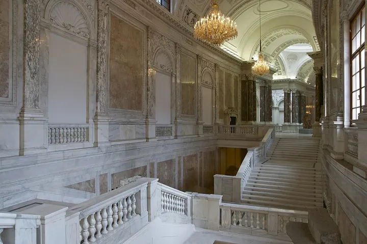 Photo d’origine : Un escalier monumental