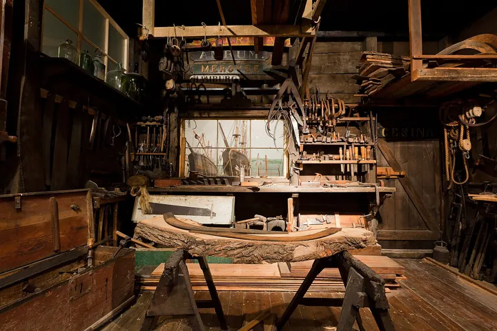 Photo d’origine : Un atelier de charpentier de marine
